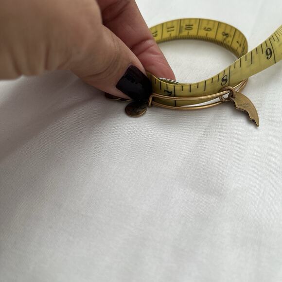 Alex And Ani Best half heart Charm Bracelet brass/gold color - Picture 6 of 6